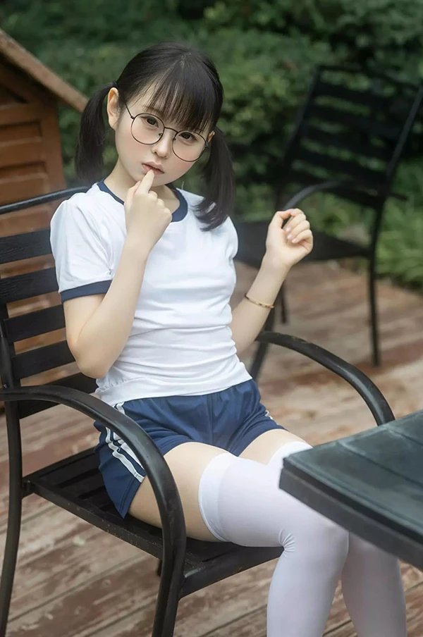 网红美女幼水铃衣 温泉体操服湿身